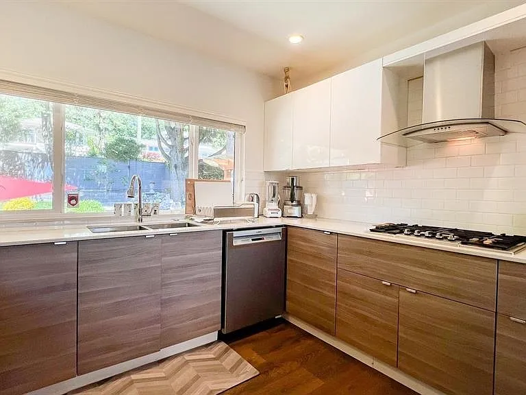 1395 Palmerston Ave #MAIN LEVEL — Photo 12