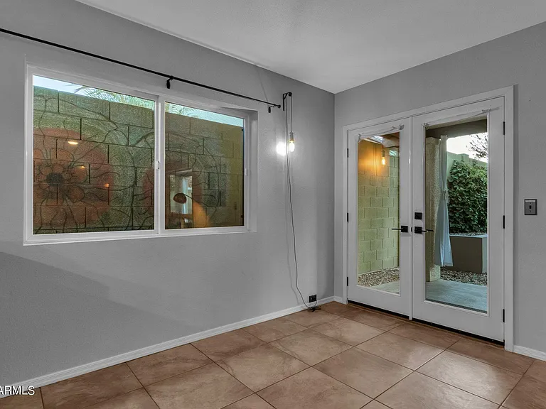 4611 E Desert Dr — Photo 16
