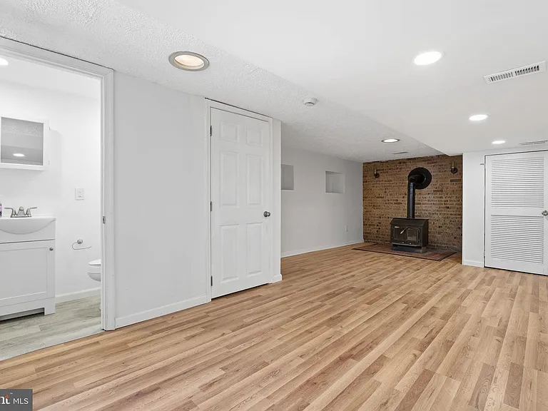 2301 Bayside Dr — Photo 29
