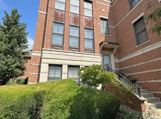 21 Busse Hwy, Park Ridge, IL 60068