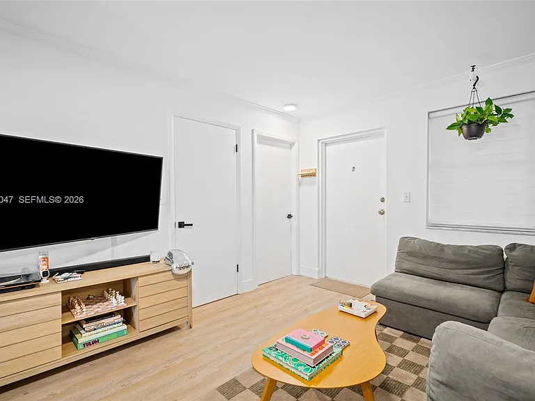 2575 SW 27th Ave #304 — Photo 3