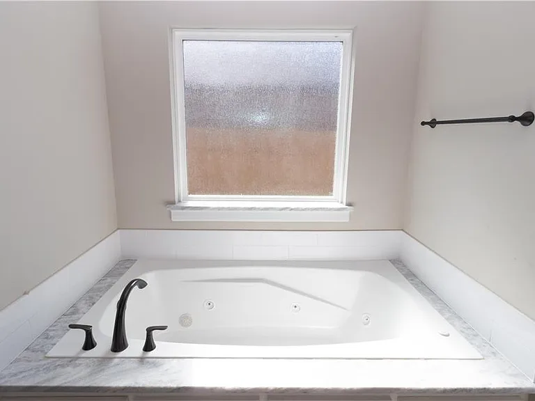 1137 Laux Ln — Photo 20