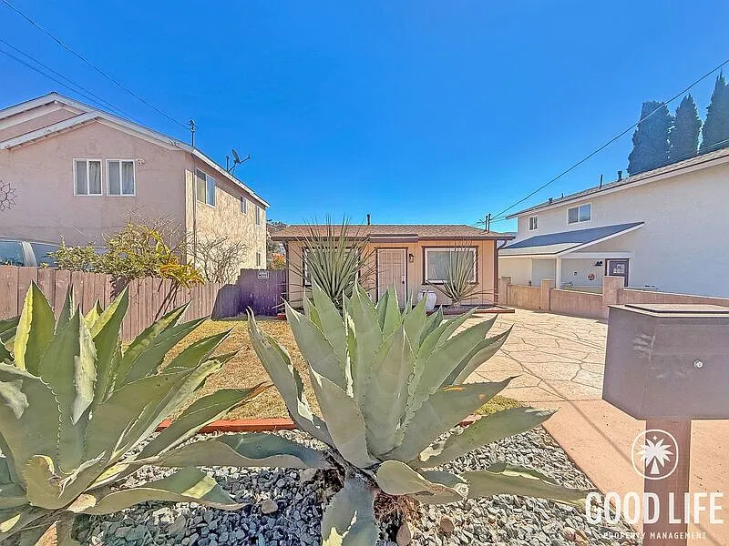 2 bed, 1.0 bath, 624 sqft, $2,400 — Photo 2