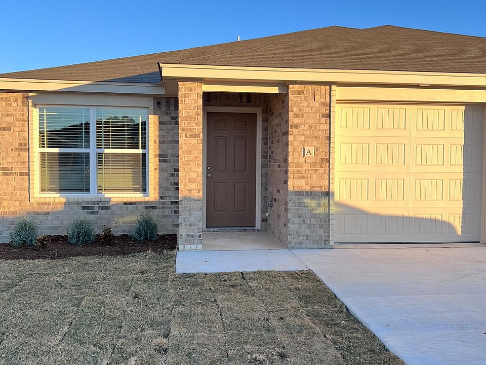 1st image of 10 Clovis Dr #A
