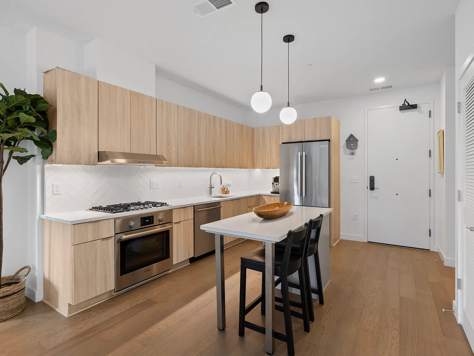 2 bed, 2000 sqft, $3,200 — Photo 3