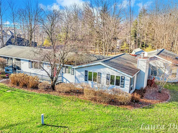7185 Lake Forest Dr, South Haven, MI 49090