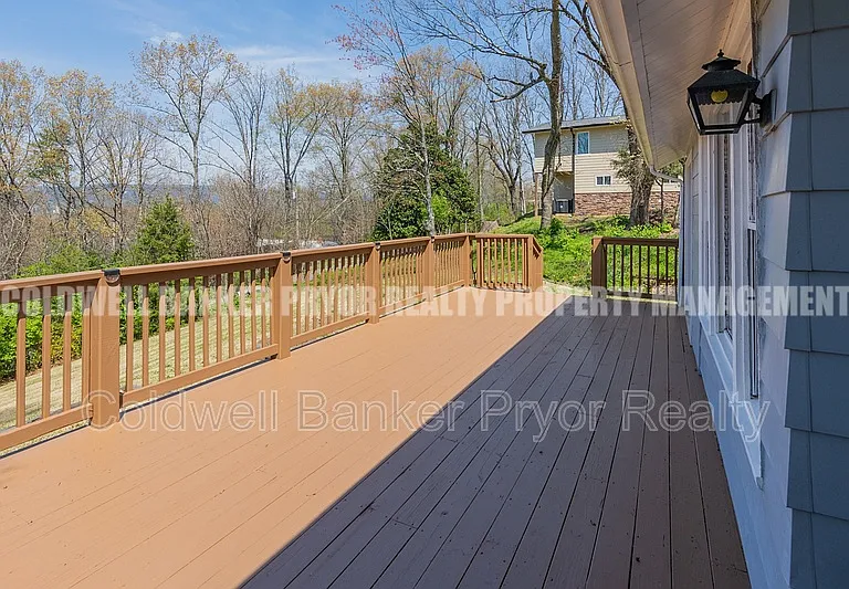 323 Walsh Rd — Photo 33