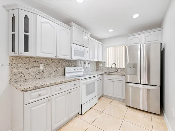 8087 NW 8th St APT 1, Miami, FL 33126