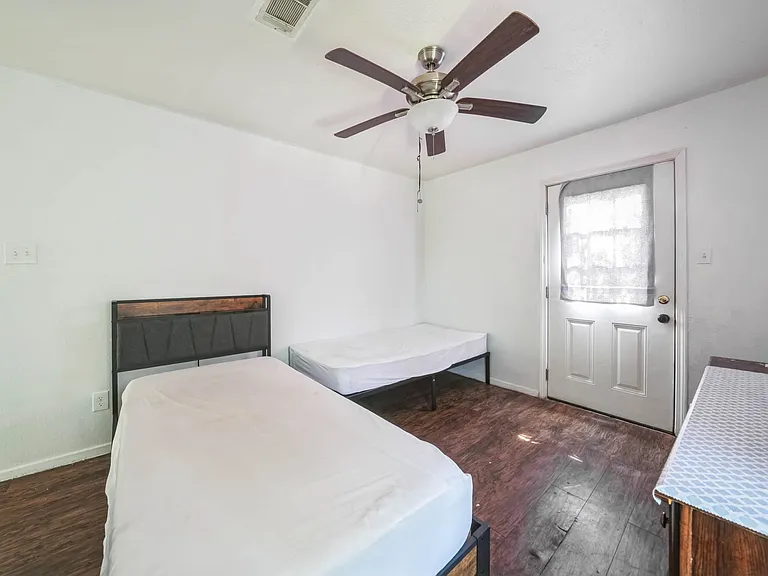 933 Park Plz #A2 — Photo 6