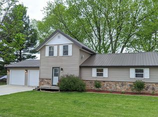 630 N Main St, Fall River, WI 53932