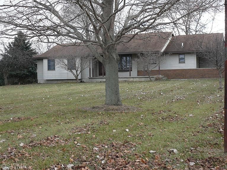 view from street (R)