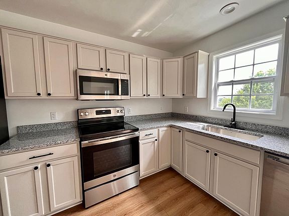 5th image of 205 Wistaria Dr