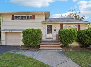 706 Nugent St, Paramus, NJ 07652