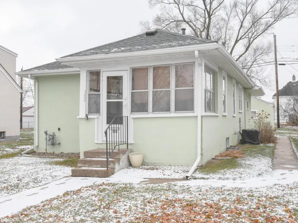 102 E Frost St, South Saint Paul, MN 55075