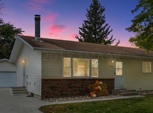 1425 18th St S, Fargo, ND 58103