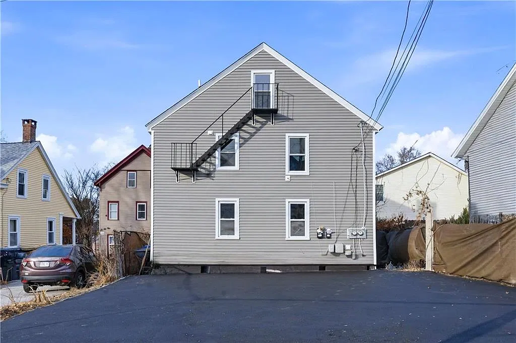 1 bed, 950 sqft, $1,700 — Photo 1