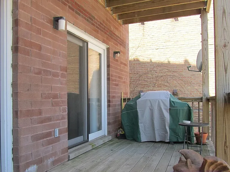 2054 W Chase Ave #1N — Photo 19