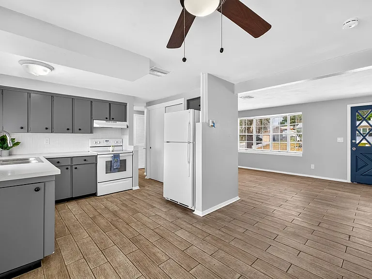 3723 Kingsbury Dr — Photo 11