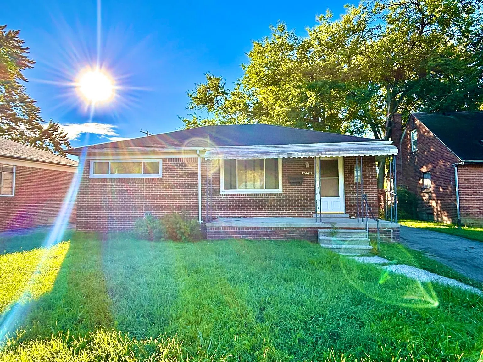 3 bed, 995 sqft, $1,250 — Photo 1