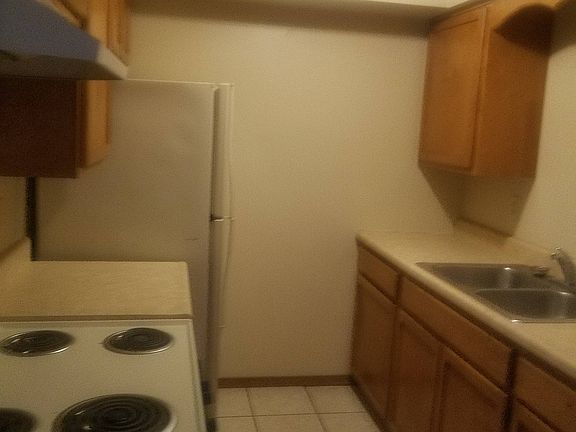 4th image of 917 W 12th St APT B4