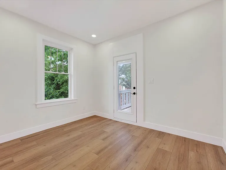 330 Main St — Photo 19