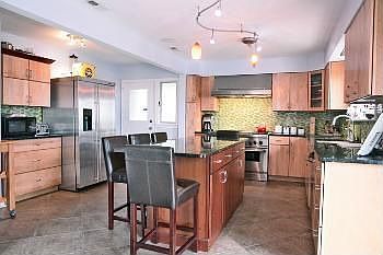 5th image of 194 Crestwood Dr