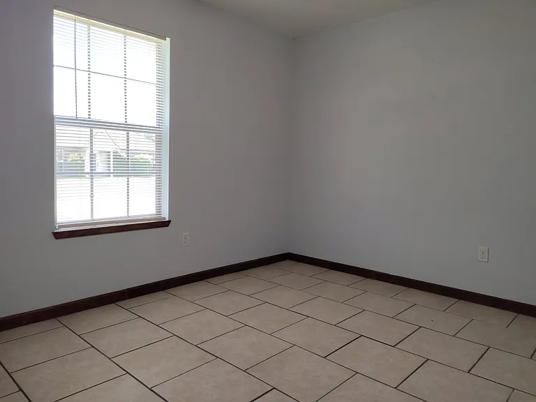 2518 Pineridge St — Photo 19