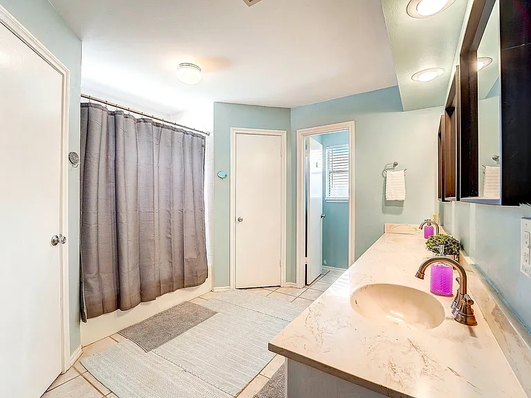 8111 Pine Green Ln — Photo 35