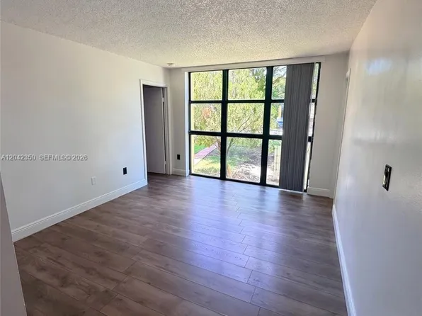 11780 SW 18th St APT 213, Miami, FL 33175