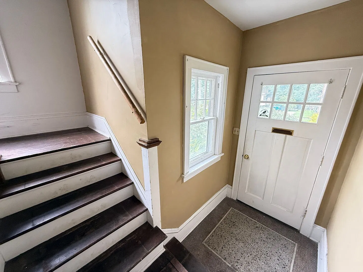 Well-Maintained 2-Bedroom Apartment — Photo 3