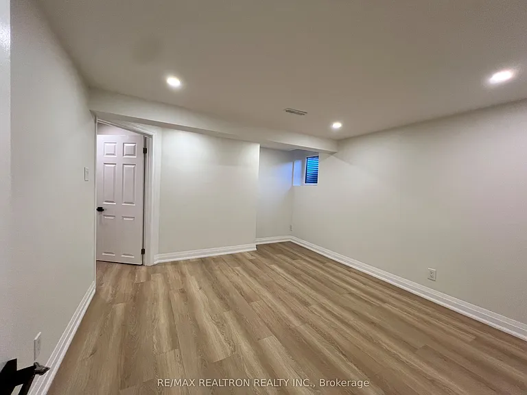 Trillium Dr — Photo 16