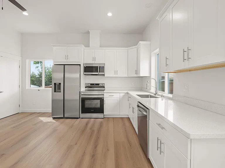 1230A Palm Ave — Photo 12