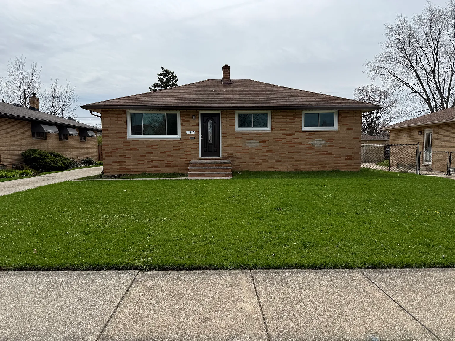 11815 Johnson Dr photo 1