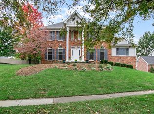 15306 Schoettler Estates Dr, Chesterfield, MO 63017