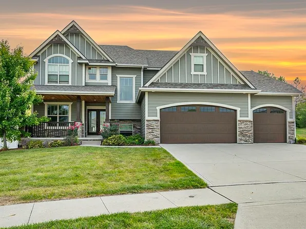 2405 148th Ct, Urbandale, IA 50323