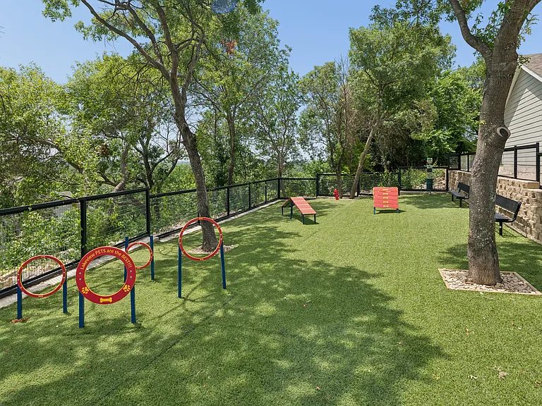 Lakeview Apartments — Photo 6