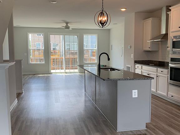 5th image of 1402 Whitehurst Way