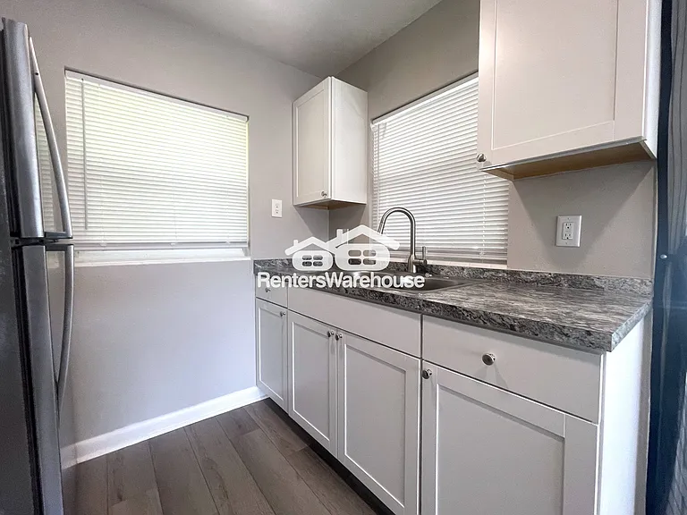 310 S Arcturas Ave #3 — Photo 7