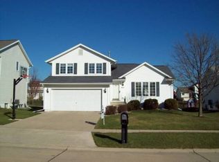 831 White Ivy Pl NE, Cedar Rapids, IA 52402