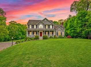 8 Owl Ridge Rd, Oxford, CT 06478