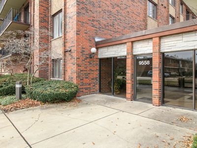9558 Gross Point Rd APT 204A, Skokie, IL, 60076