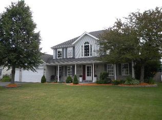 10831 Meadowsweet Ln, Roscoe, IL 61073