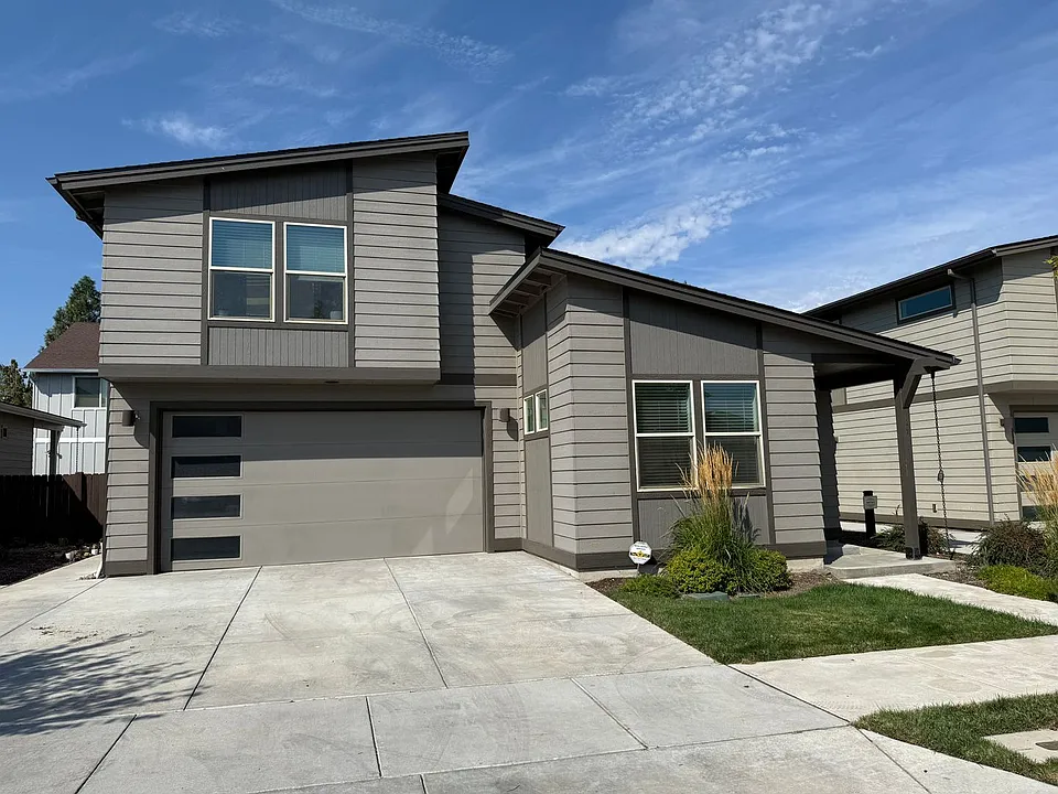 79 NE Cessna Dr #2