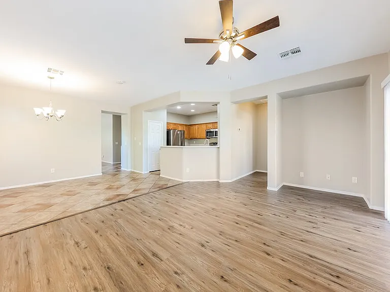 40810 N Hudson Ct — Photo 10