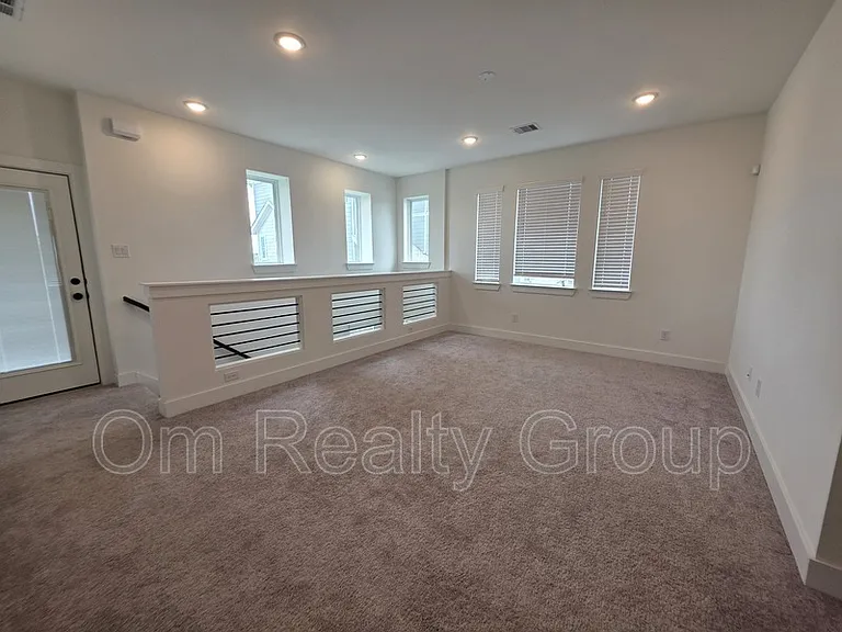 18710 Colorado River Ln — Photo 21