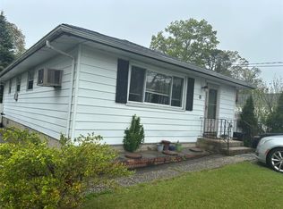 90 Blue Point Rd, Selden, NY 11784