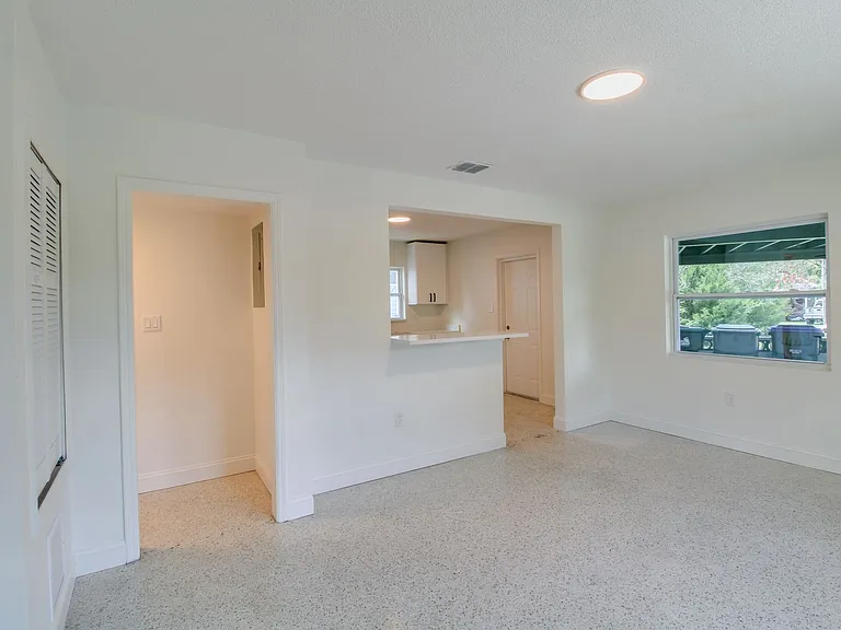 1618 Indiana Ave — Photo 4