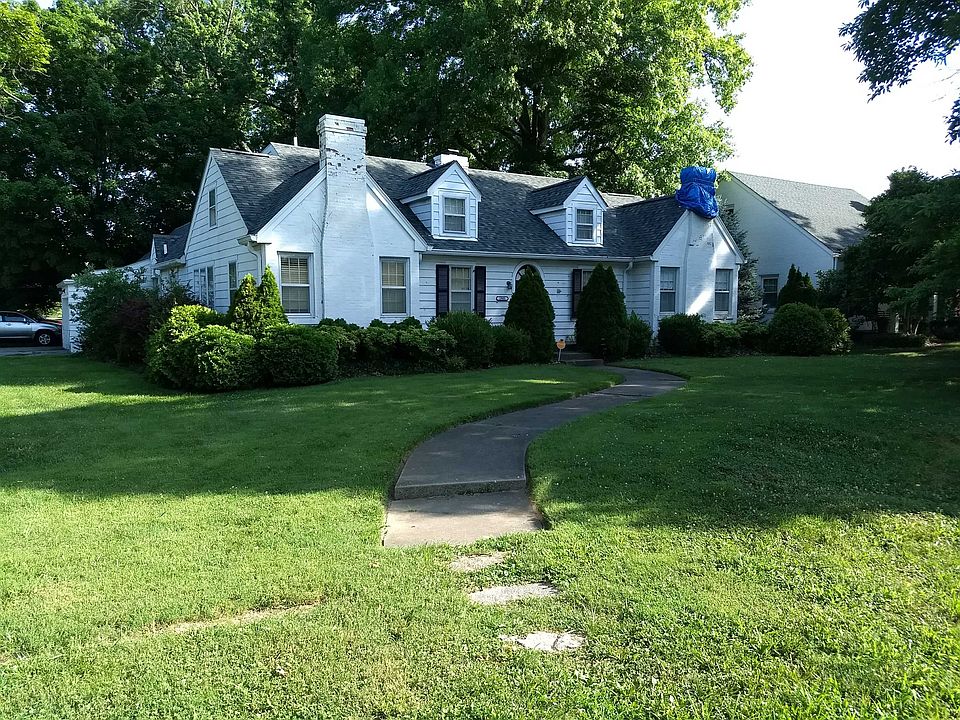 2nd image of 1901 Emerson Ave