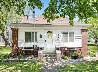 303 E 4th St, Long Point, IL 61333
