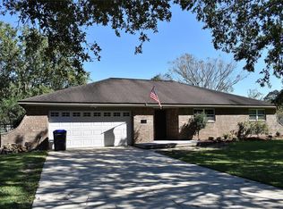124 Lakewood Dr, Holiday Lakes, TX 77515